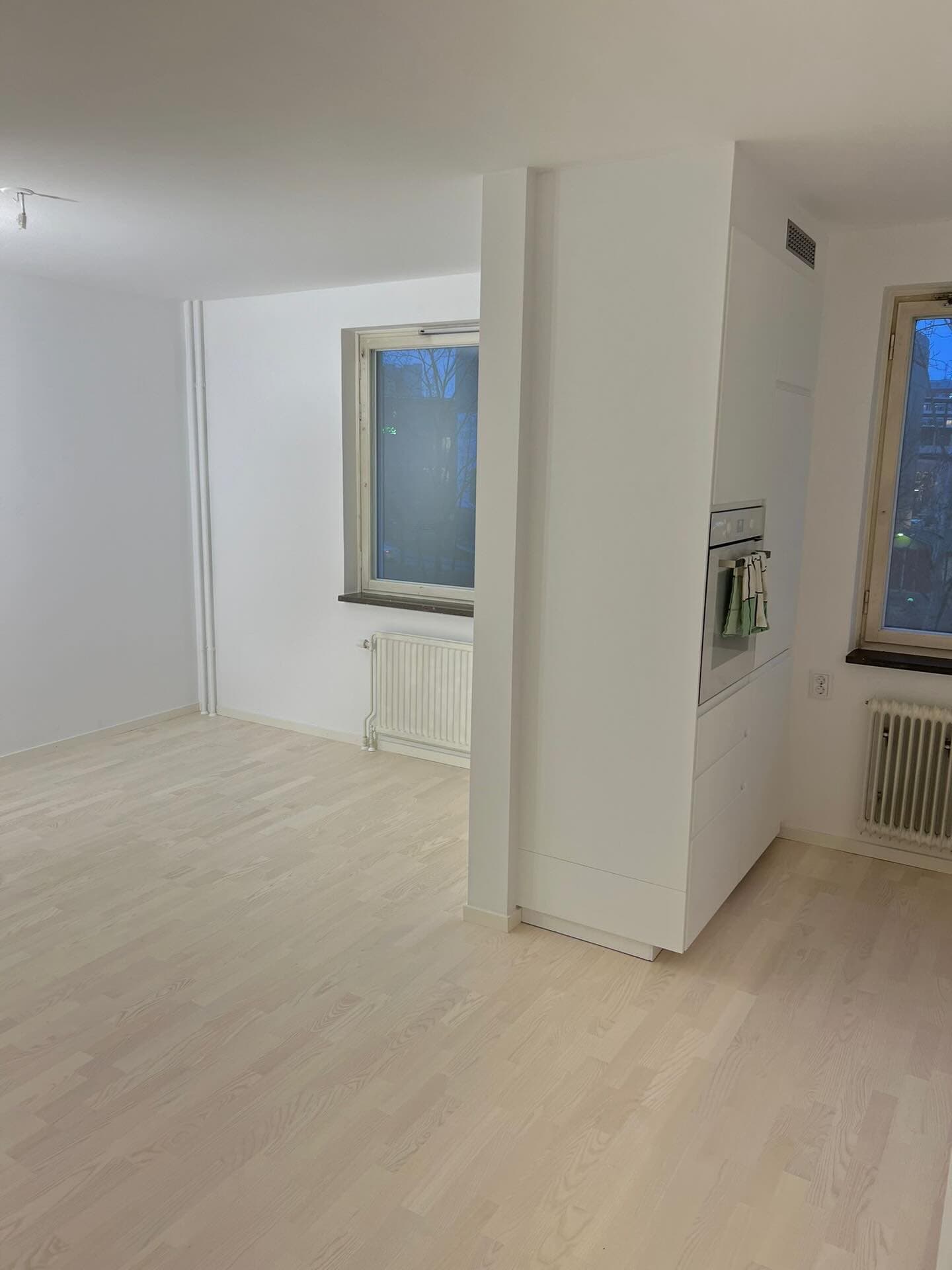 Renoverad lägenhet med nya ytor och golv